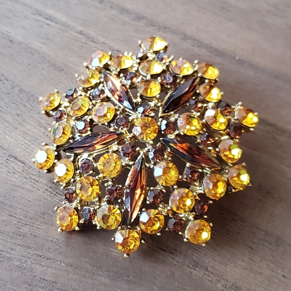 Vintage Jewelry - Vintage Flower Brooch